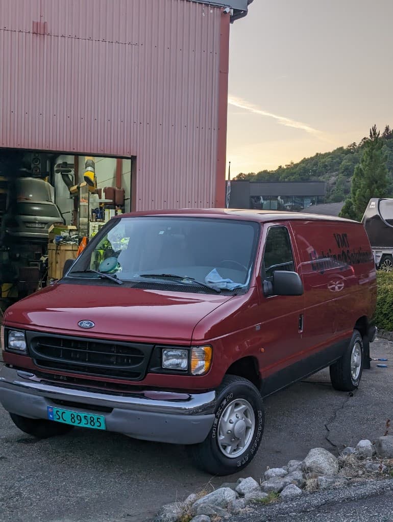 1998 Ford E-350 van — VMT Lighting Solutions demo vehicle for E-Series platform modules