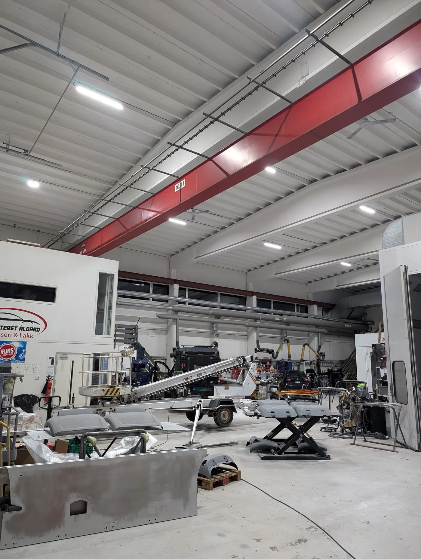 Body shop with overhead crane and Apex fixtures